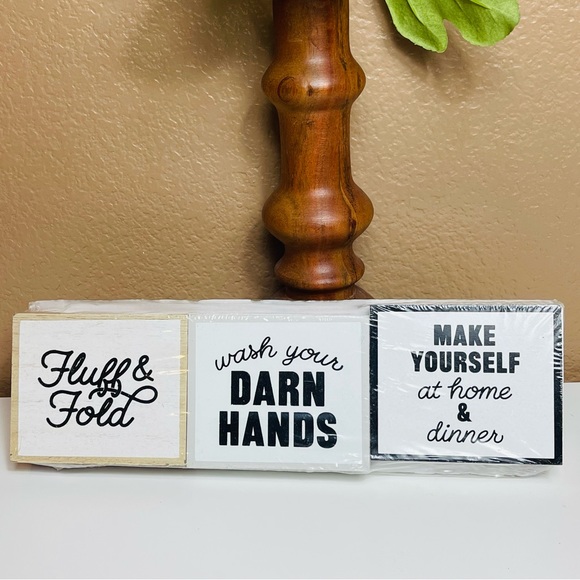 Target’s Bullseye’s 2020 Edition - “Fluff & Fold” 3 Piece Hanging Signs - Picture 5 of 5